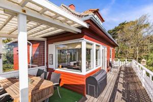 Το κτήριο όπου στεγάζεται  η παραθεριστική κατοικία +15 φωτογραφίες