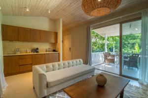 a living room with a couch and a table at Akdeniz Bahçesi Apart Hotel by Kimera Lounge in Cıralı