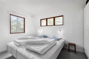 En eller flere senge i et værelse på 2528-Nexo-Gubbegardsvejen-22