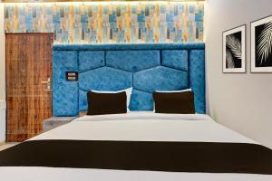 Ένα ή περισσότερα κρεβάτια σε δωμάτιο στο Hotel O JC Luxury Hotel