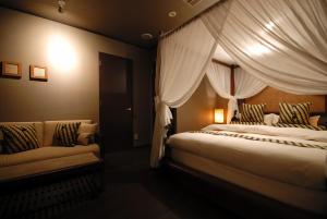 
A bed or beds in a room at AROMA GARU (Adult Only)
