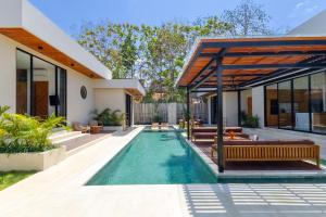 Hồ bơi trong/gần Villa Linaria - 3BR Luxury Villa in Pecatu