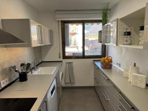 Una cocina o cocineta en Piso en avenida principal 4 habitaciones