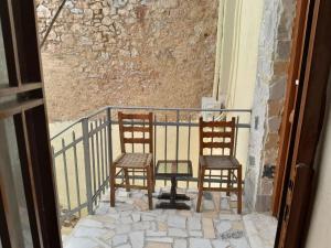 Un balcon sau o terasă la Courtyard Cottage +18 fotografii