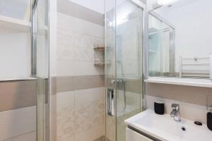 Et badeværelse på Villa Mimosa - Cannes + 2 billeder