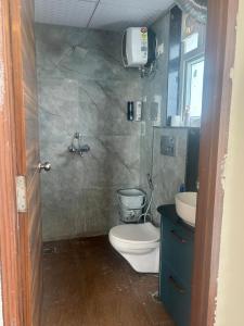 Et badeværelse på Rawat home stays 2