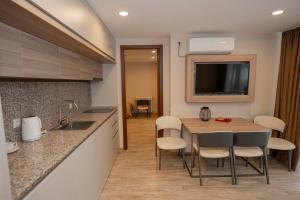 Η κουζίνα ή μικρή κουζίνα στο Sunset Hostel by ELT