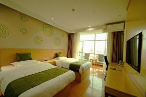 TV a/nebo společenská místnost v ubytování GreenTree Inn Xingtai Qinghe County Wusong Park