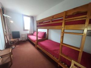 Ένα ή περισσότερα κρεβάτια σε δωμάτιο στο Résidence Marches G - MARCHES 17 MAE-1493