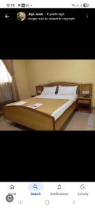 Ένα ή περισσότερα κρεβάτια σε δωμάτιο στο Dp Oberoi residency