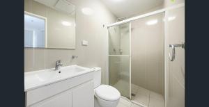 O baie la Parramatta Adorable 3Br Apt ParkingBusShopping +30 fotografii