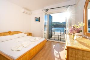 Postel nebo postele na pokoji v ubytování Rooms by the sea Cove Pokrivenik, Hvar - 2069
