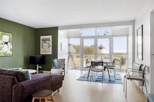a living room with a couch and a table and chairs at HA259-Hals-Portlandsvej-97-B-1-mf in Hals
