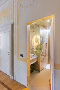 a mirror in the corner of a room at Casa Trentini 2 - Atemporary Art Apartments in Trento