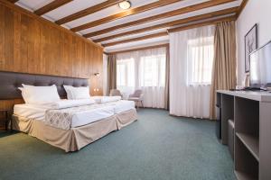 Una cama o camas en una habitación de Hotel Razlog