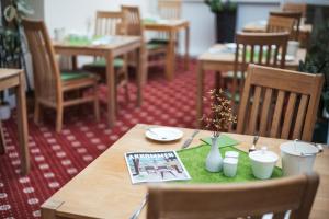 a wooden table with a green table cloth on it at Biohotel Amadeus in Schwerin