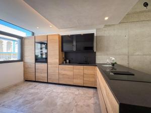 a large kitchen with a counter and a sink at Villa Poseidon Grupo AC Gestion in Zahara de los Atunes