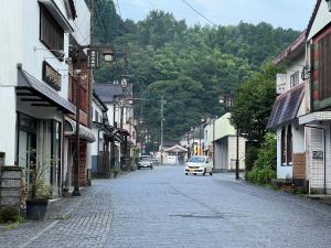 Khu vực xung quanh gần nhà khách