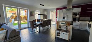 a kitchen and living room with a table and chairs at Komfort-Haus in Top-Lage in Osterholz-Scharmbeck