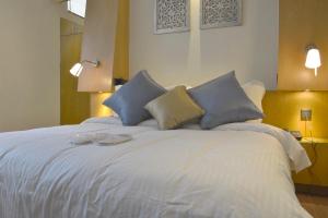 Кровать или кровати в номере La Maison Royale