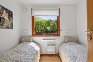 En eller flere senge i et værelse på 6841-Allinge-Krolle-Bollevej-12