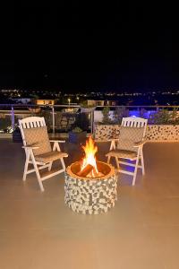 Galería fotográfica de Modern Penthouse Overlooking Pool en Pyla