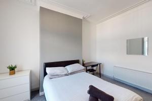 Postel nebo postele na pokoji v ubytování Sunderland Cosy Cottage