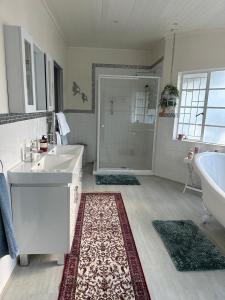 Un baño de Tranquil view lodge