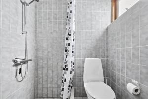 Ένα μπάνιο στο 9599-Aakirkeby-Bodelyngsvejen-1