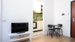 Μια τηλεόραση ή/και κέντρο ψυχαγωγίας στο Magic Rent - appartamento Porpora +18 φωτογραφίες