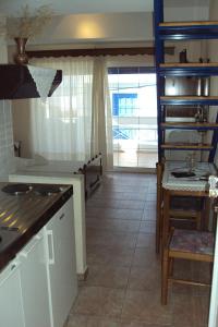 a kitchen with a large window and a table at Onar in Límni