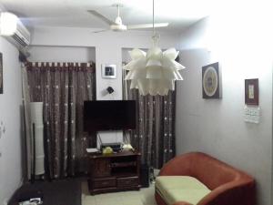 Телевизор и/или развлекательный центр в Cozy peaceful apartment