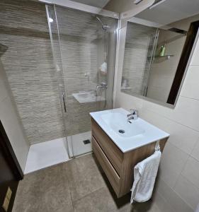 Koupelna v ubytování MEQUEDO Avenida Aragon 91