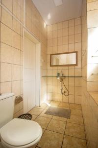 a bathroom with a toilet and a shower at Refugio na Praia da Vila- Imbituba in Imbituba +15 photos