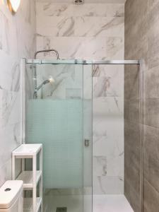 Koupelna v ubytování Rompeolas Chalet, 6 minutes walking to the beach