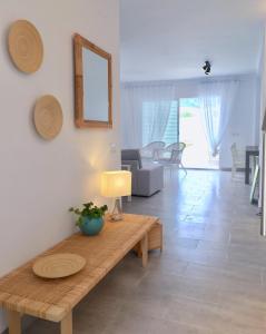 Posezení v ubytování Rompeolas Chalet, 6 minutes walking to the beach + 31 fotografií