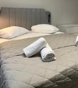 Ένα ή περισσότερα κρεβάτια σε δωμάτιο στο Central Comfort Studio by Zeus Suites