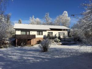 L'établissement Ferienhaus Wieselweg im Feriendorf Reichenbach 16 en hiver
