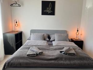 Postel nebo postele na pokoji v ubytování Madárfészek Apartman