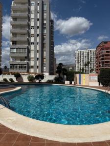 Bazén v ubytování Calpe apartamento LUXURY 2 min playa aparcamiento patio piscina aire wifi nebo v jeho okolí