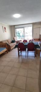 Χώρος καθιστικού στο T2 clim piscine tout équipé au calme