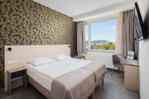 Postel nebo postele na pokoji v ubytování Benczur Hotel