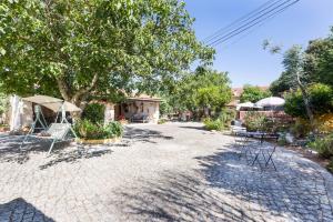 Κήπος έξω από το Refúgio das Artes Guesthouse