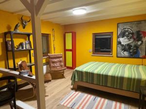 Postel nebo postele na pokoji v ubytování Holzhaus Devils Corner