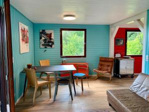 a dining room with a table and chairs at Holzhaus Devils Corner in Oberwaldbehrungen
