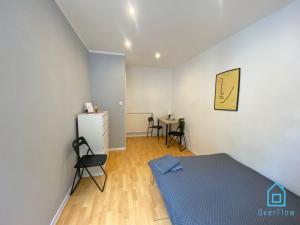 Postel nebo postele na pokoji v ubytování Twig Room - 20 Minutes to Gdańsk Old Town & Seaside