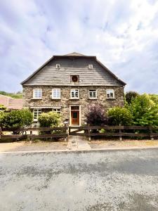 Budova, kde se farma nachází