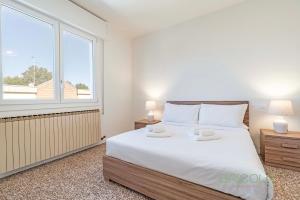 a bedroom with a large bed and a window at Mestre Homey Apartment by Bricola Apartments in Venice
