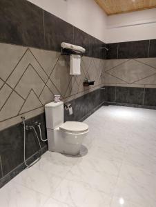 Gallery image of Eco Hotel Black & White - Anuradhapura in Mihintale +243 photos