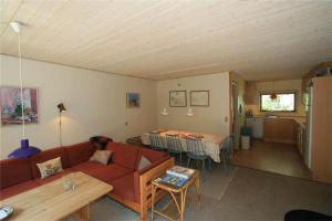 Posezení v ubytování 4716-Aakirkeby-Boderne-95 + 9 fotografií